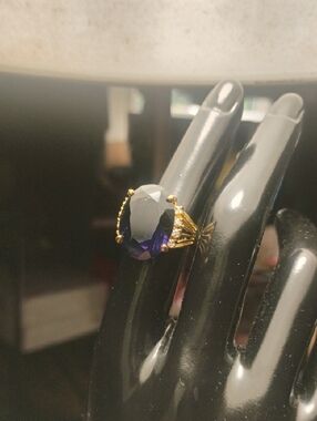 Deep Purple Amethyst Style Ring Set In Gold Tone W/Small Accent Stones Sz 6.75